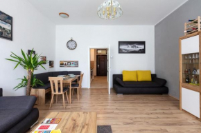 Sunny renovated Apartment close to downtown